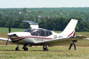 День защиты детей на аэродроме «Коротич». Полеты для ребят на самолете Socata ТВ200