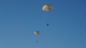 Програма аеродрому «Коротич» на вихідні. День ПС ЗСУ та стрибки десантників